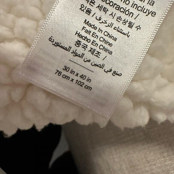 Pottery Barn Kids Star Wars Mandalorian Grogu Blanket Baby Yoda Sherpa Lined - Picture 6 of 6